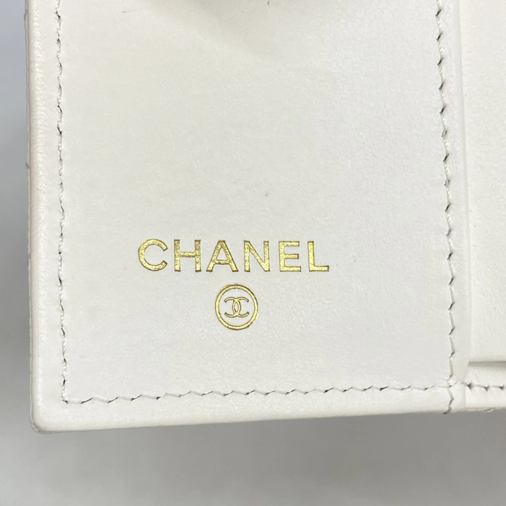 CHANEL White Caviar Leather Wallet - Picture 4 of 8